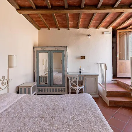 Fattoria Pieve A Salti Agroturismo *